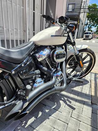 HARLEY-DAVIDSON SOFTAIL BREAKOUT 114 